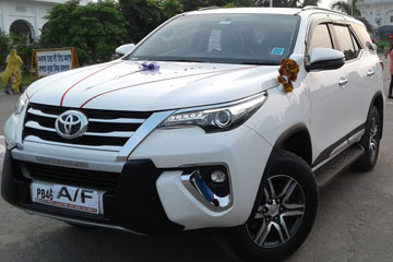 Luxury Fortuner Car in Pathankot